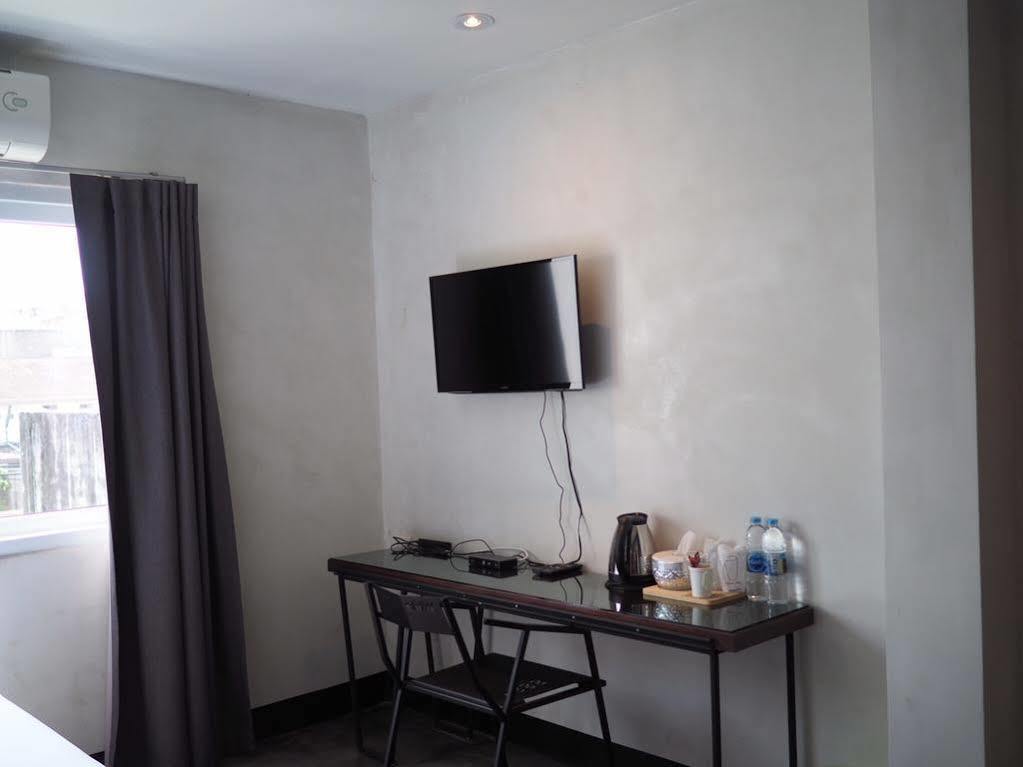 Art-C House Hotel Phuket Exterior photo