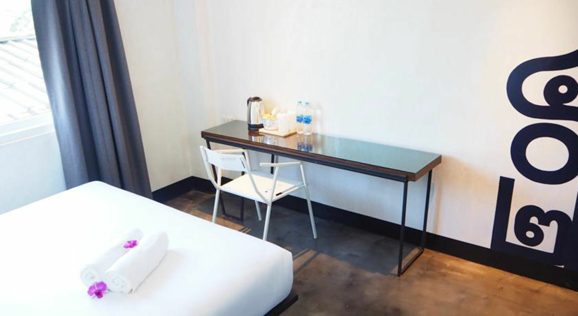 Art-C House Hotel Phuket Exterior photo